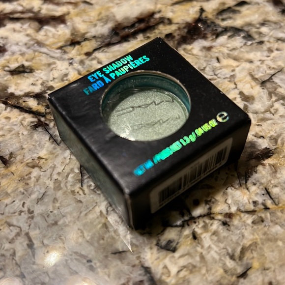 NIB MAC Aquavert Vintage Green Eye Shadow - Picture 1 of 4